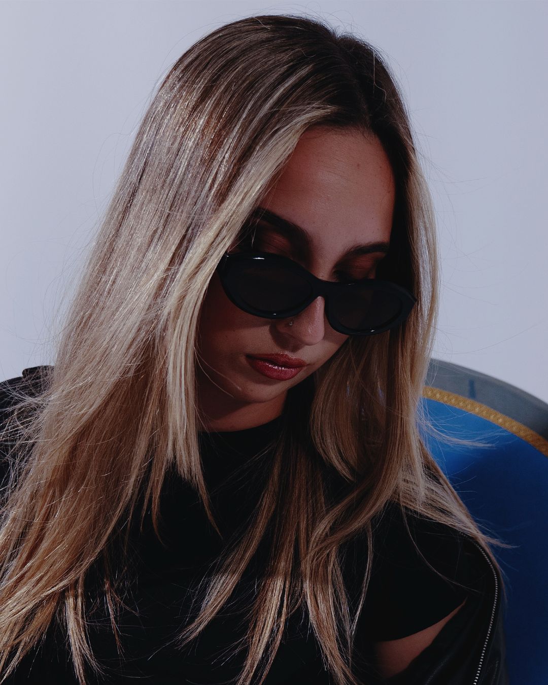 Blackie | Gafas de sol Valentine negras en modelo